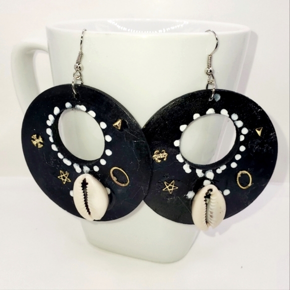 Handmade round wooden hoop earrings, round wooden and sea shell dangle earrings - Picture 2 of 6